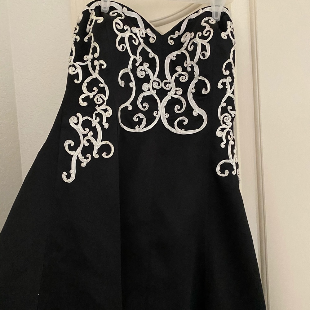 White House Black Market Strapless Cocktail Dress - Picture 2 of 3